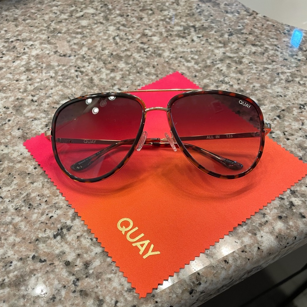 NWOT! Quay All In Tortoise brown/fade Sunglasses!